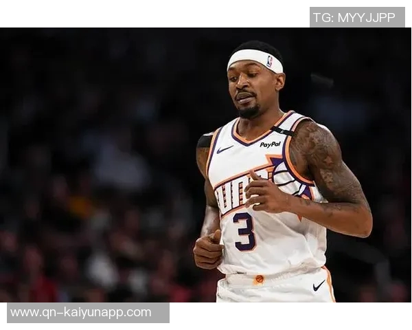 比尔首场比赛表现出色上半场完美命中率贡献12分2篮板正负值5