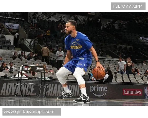 库里在奥兰多客场穿哈达威蓝喷引发球迷热议乱穿鞋时代来临